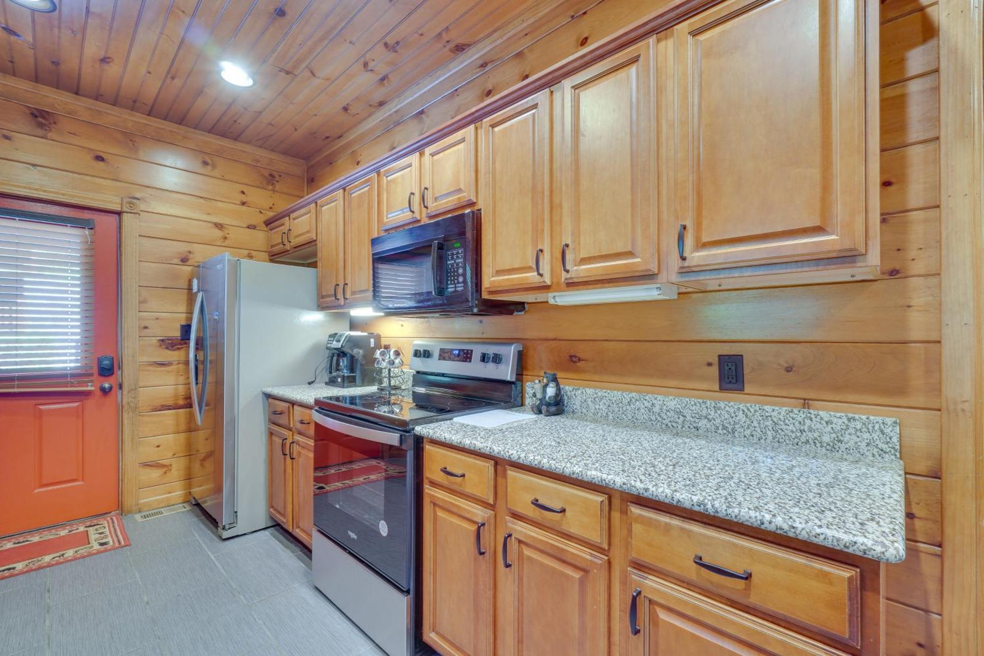 Cabin With Pool Access About 3 Mi To Downtown Gatlinburg Zewnętrze zdjęcie