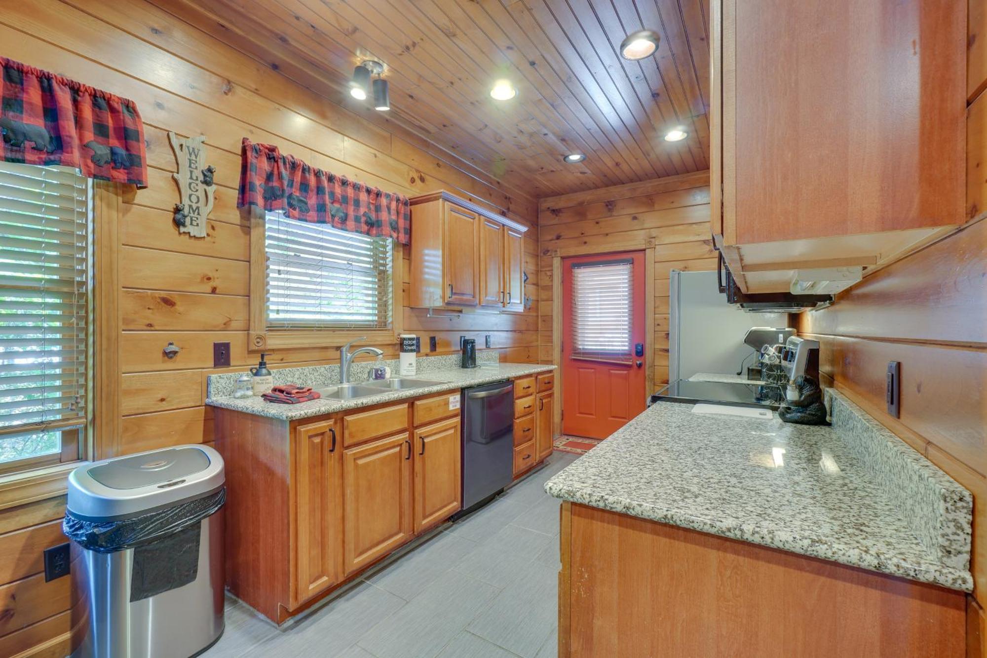 Cabin With Pool Access About 3 Mi To Downtown Gatlinburg Zewnętrze zdjęcie