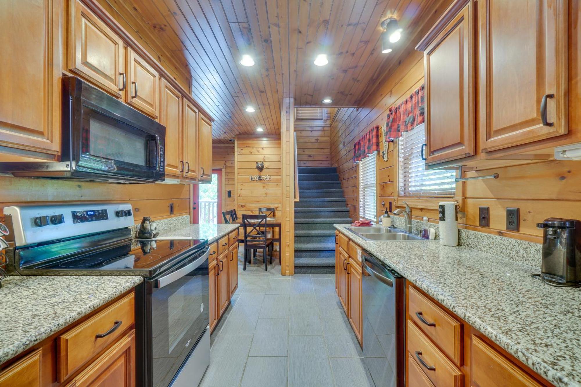 Cabin With Pool Access About 3 Mi To Downtown Gatlinburg Zewnętrze zdjęcie