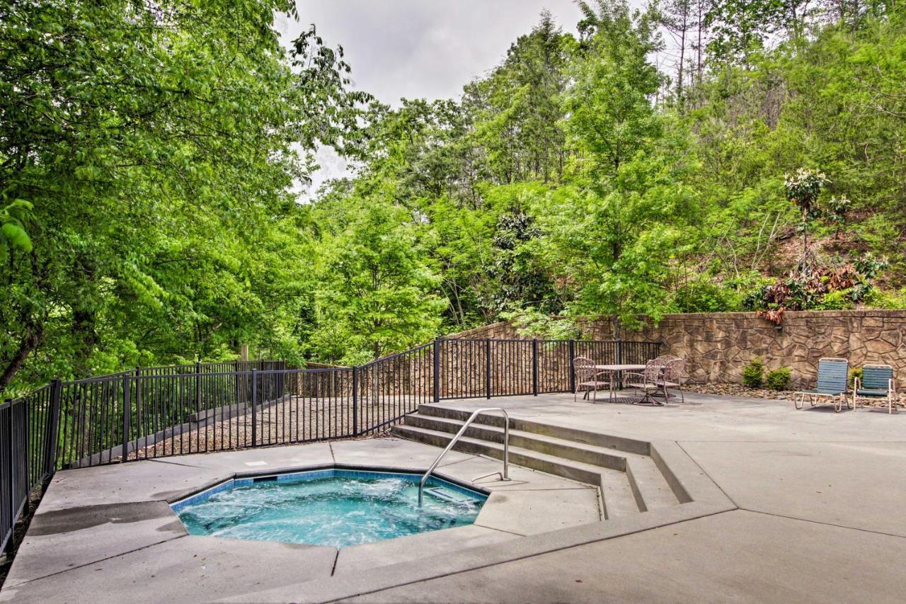 Cabin With Pool Access About 3 Mi To Downtown Gatlinburg Zewnętrze zdjęcie